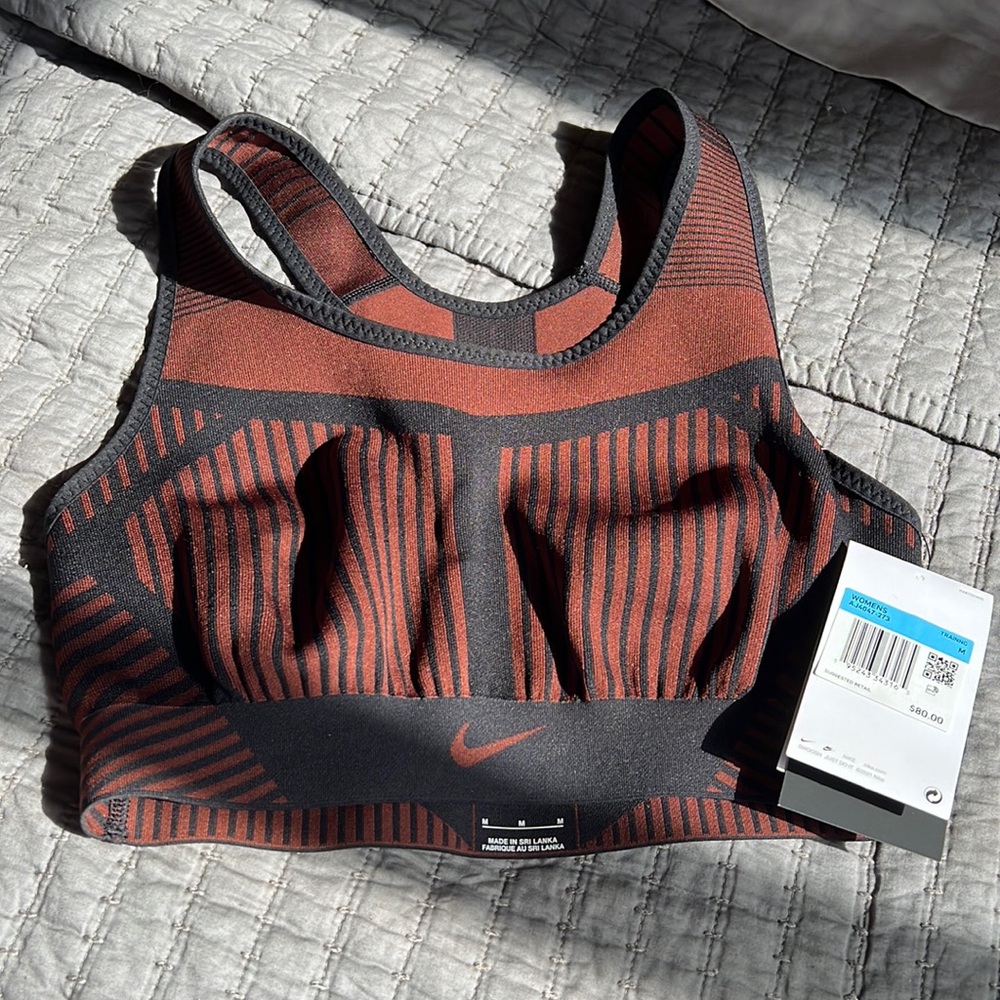 Nike FE/NOM Flyknit
Women's High-Support Non-Padded Sports Bra